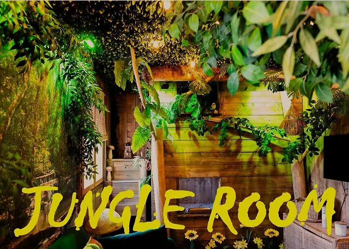 Gasthof Les De Paulette A Theme La Jungle